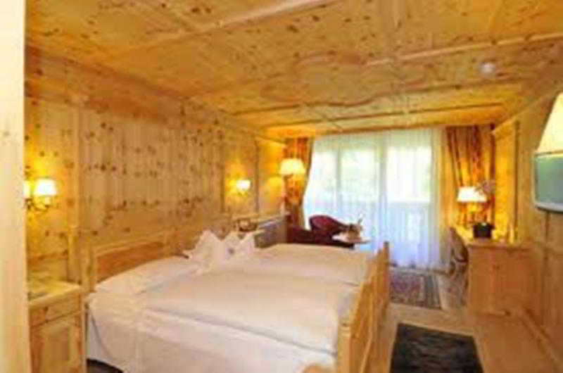 Hotel Perla Madonna Exteriör bild