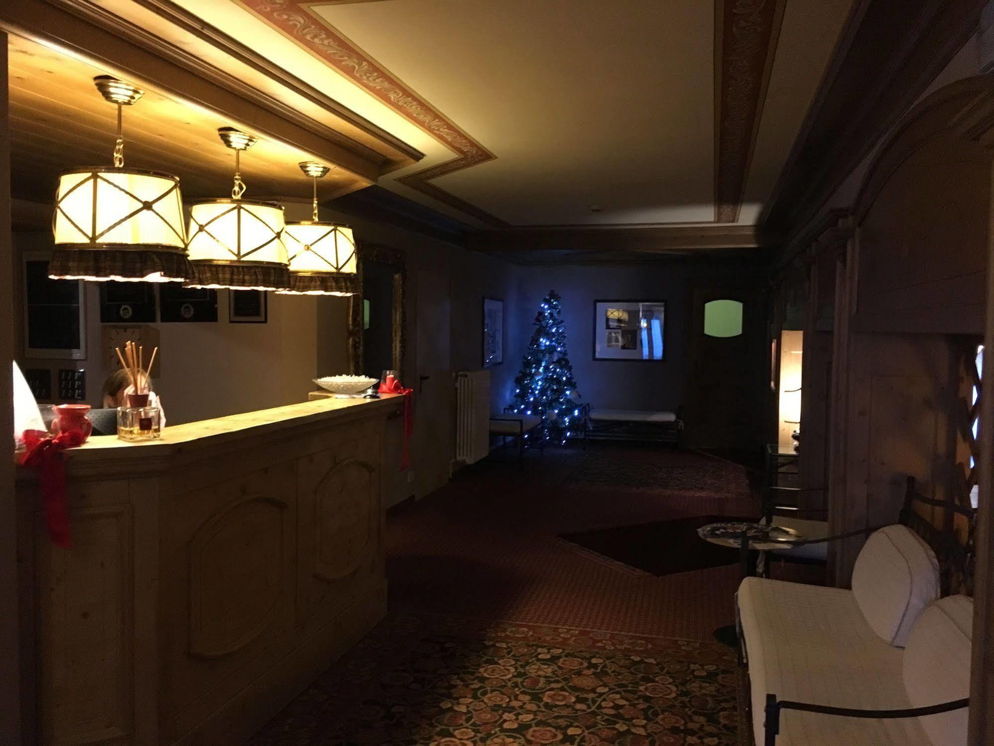 Hotel Perla Madonna Exteriör bild