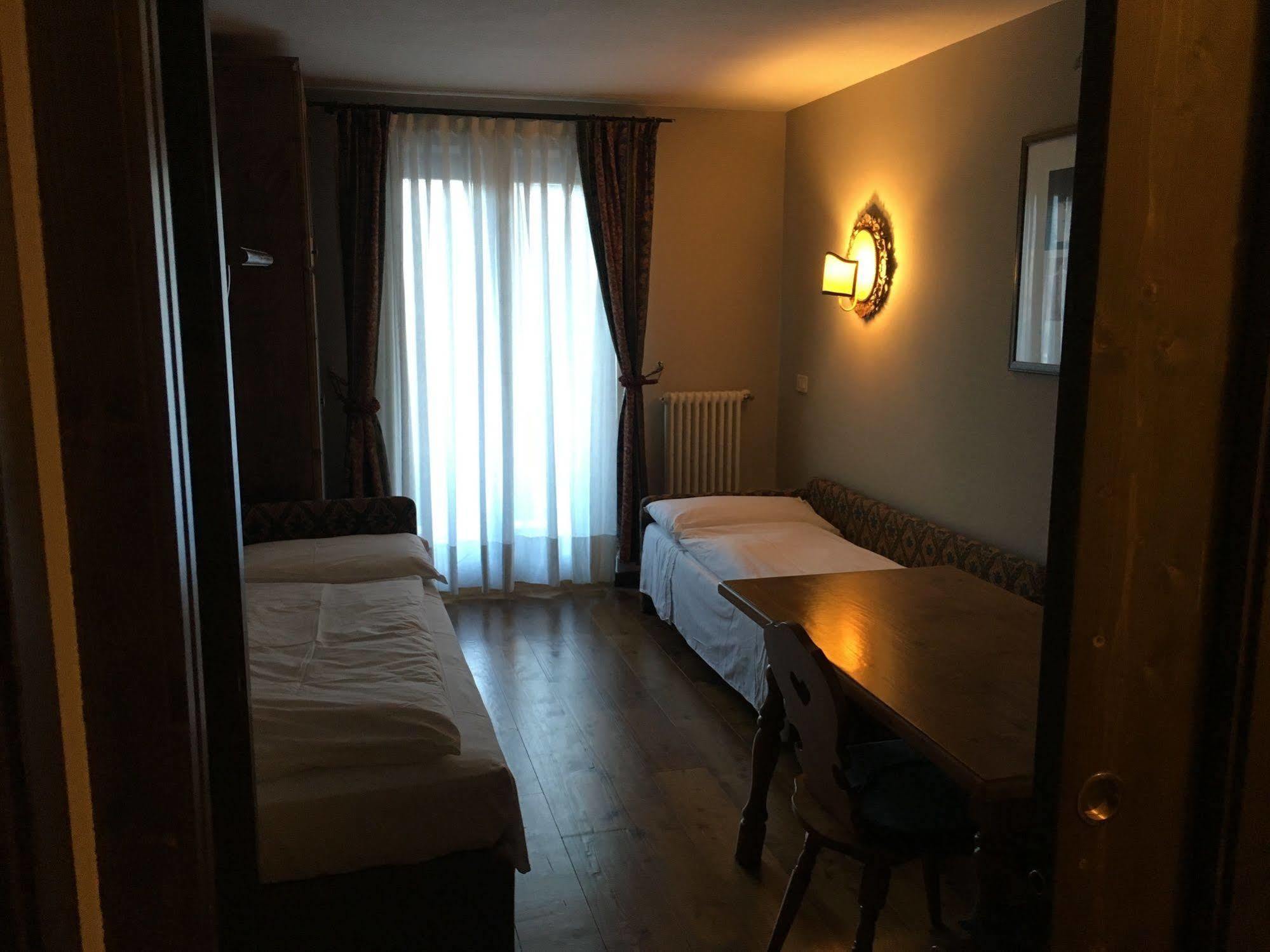 Hotel Perla Madonna Exteriör bild