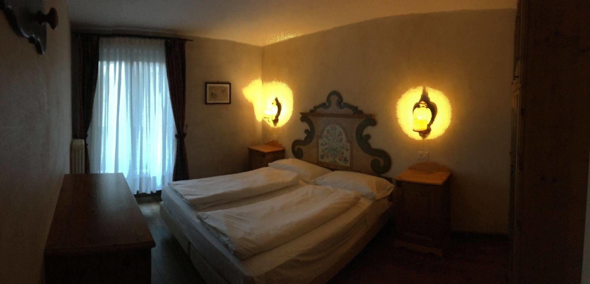 Hotel Perla Madonna Exteriör bild
